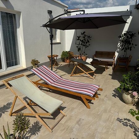 Beach House Oasis Villa Livak Каштела Екстер'єр фото