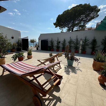Beach House Oasis Villa Livak Каштела Екстер'єр фото