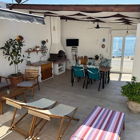Beach House Oasis Villa Livak Каштела Екстер'єр фото