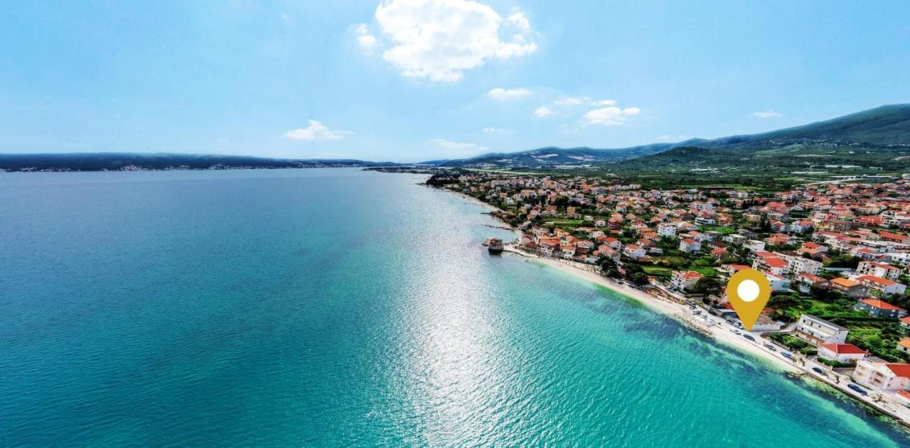 Beach House Oasis Villa Livak Каштела Екстер'єр фото