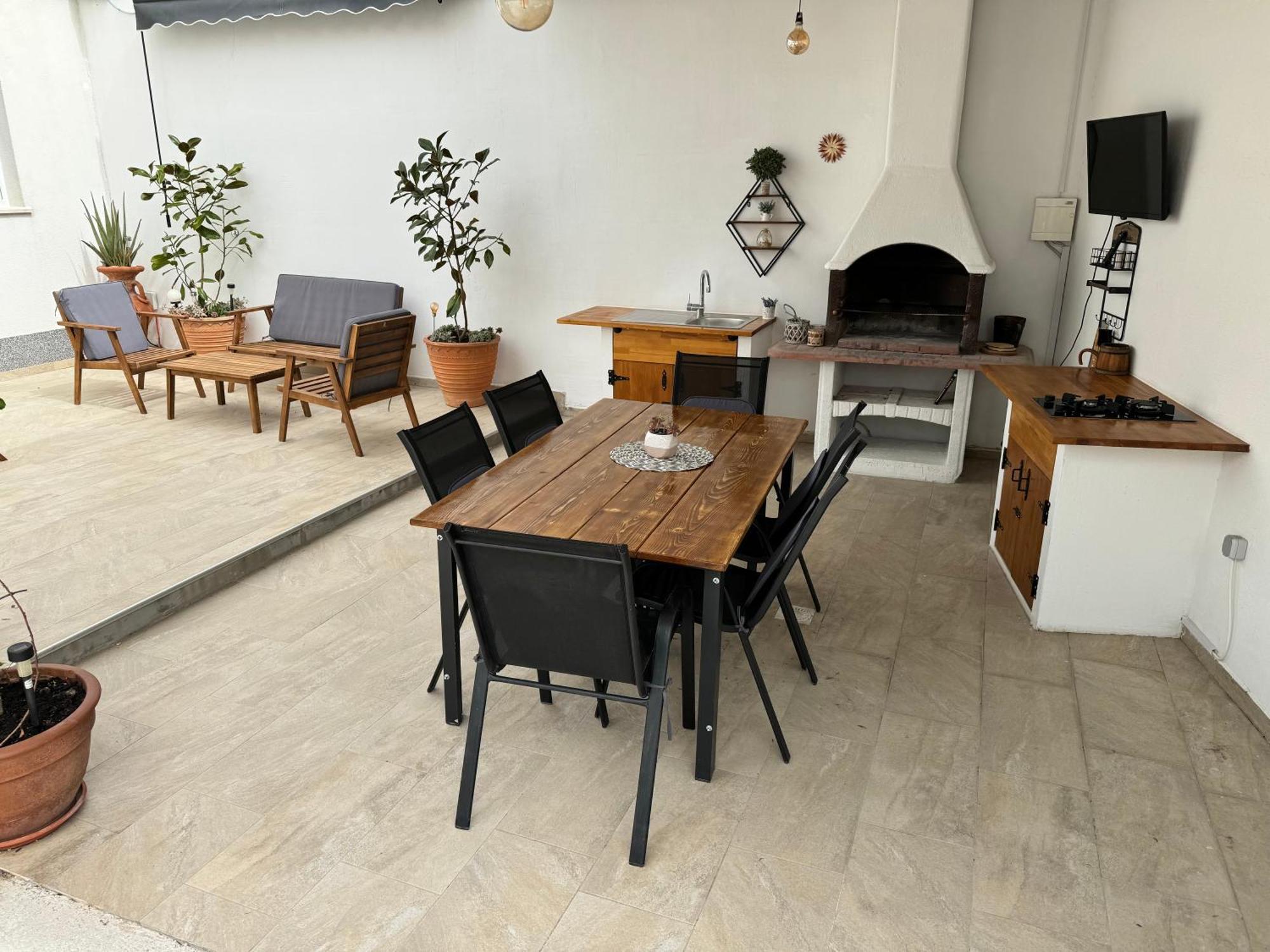 Beach House Oasis Villa Livak Каштела Екстер'єр фото
