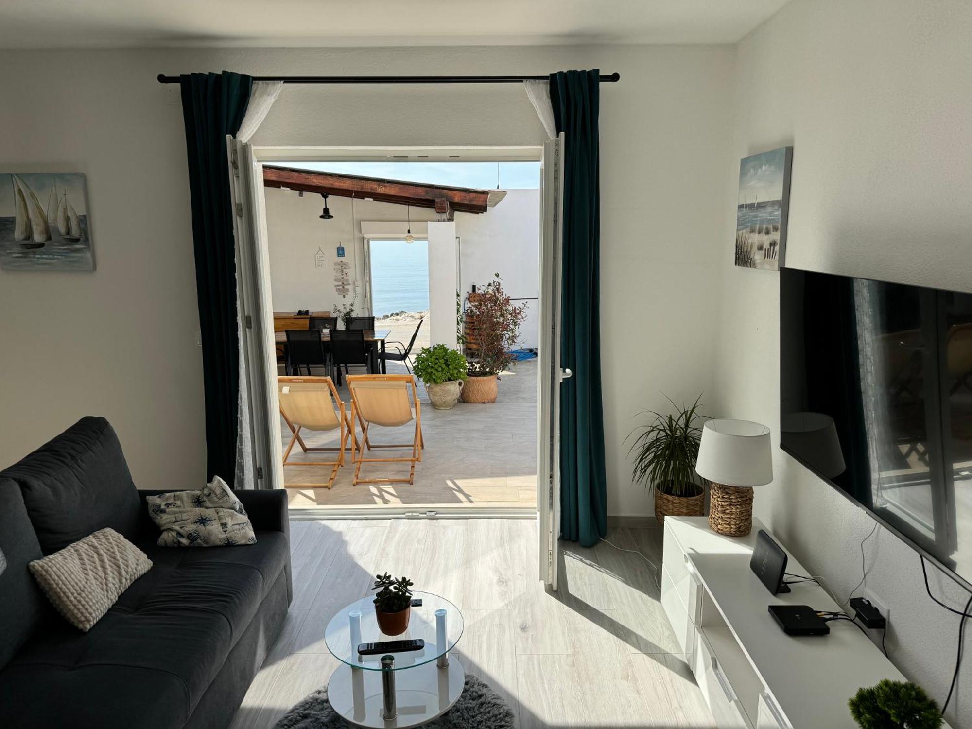 Beach House Oasis Villa Livak Каштела Екстер'єр фото