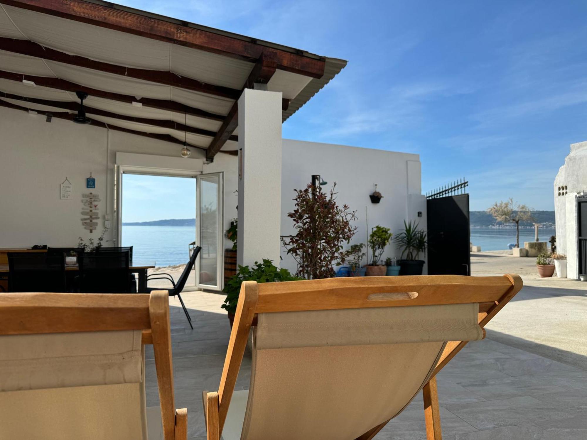 Beach House Oasis Villa Livak Каштела Екстер'єр фото