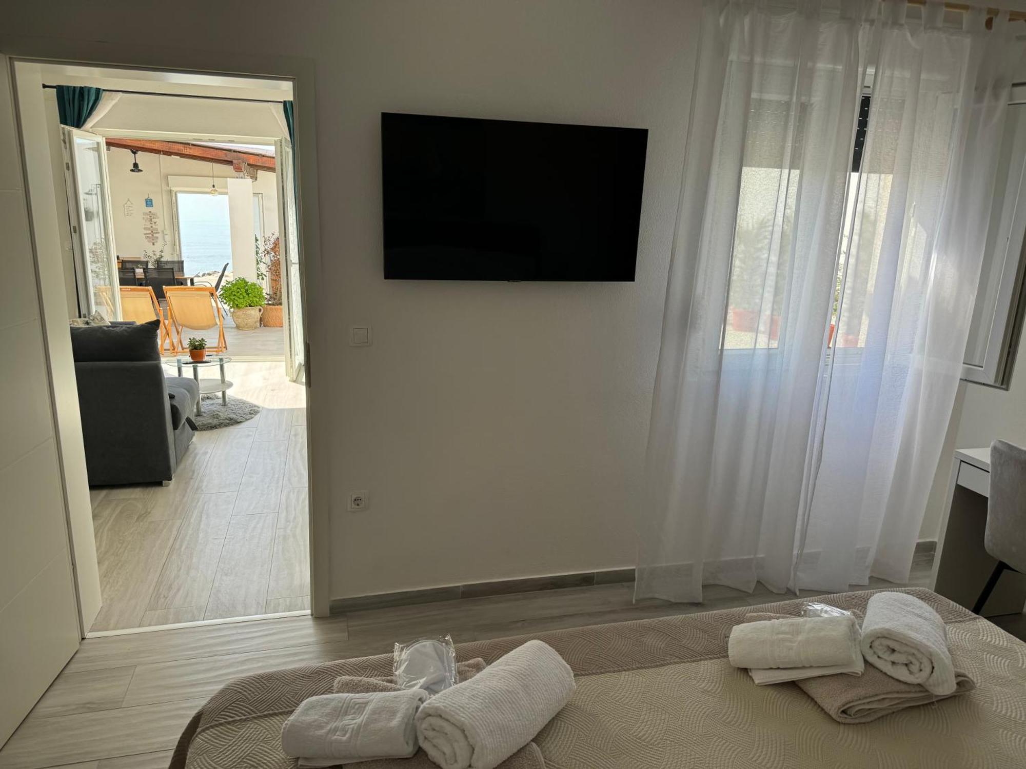 Beach House Oasis Villa Livak Каштела Екстер'єр фото
