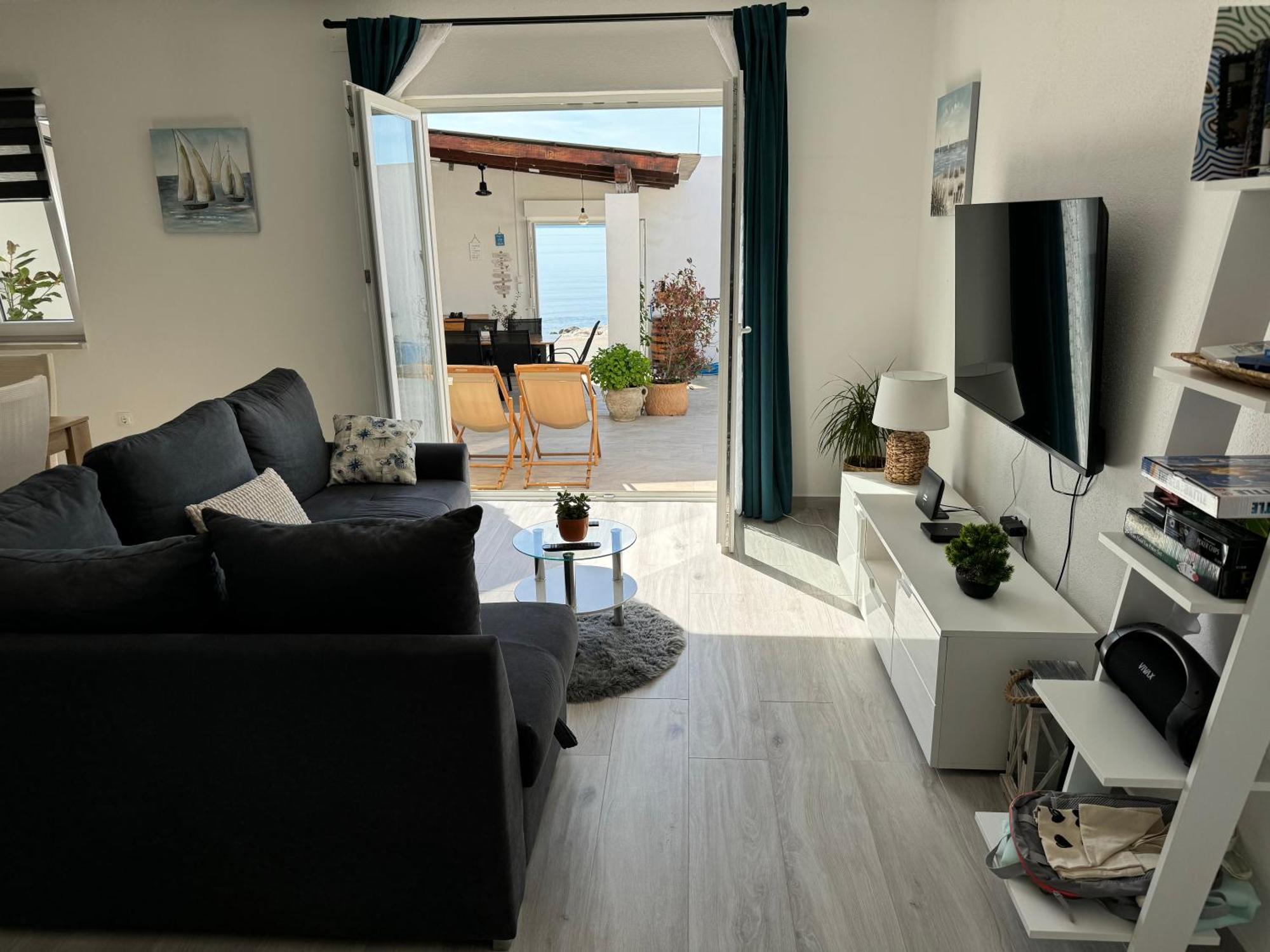 Beach House Oasis Villa Livak Каштела Екстер'єр фото
